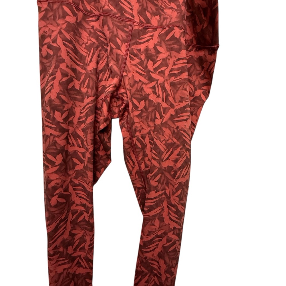 Lululemon Red Leaf Print Crop Leggings – Size 18 – No Pockets – Gently Worn